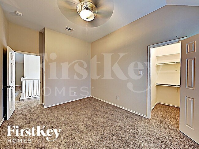 Building Photo - 10805 Middleglen Rd