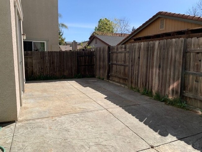 Building Photo - Spacious Four Bedroom, Three Bath Home in ...