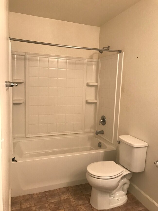 Building Photo - Now Available – 4 Bedroom Home with Loft i...