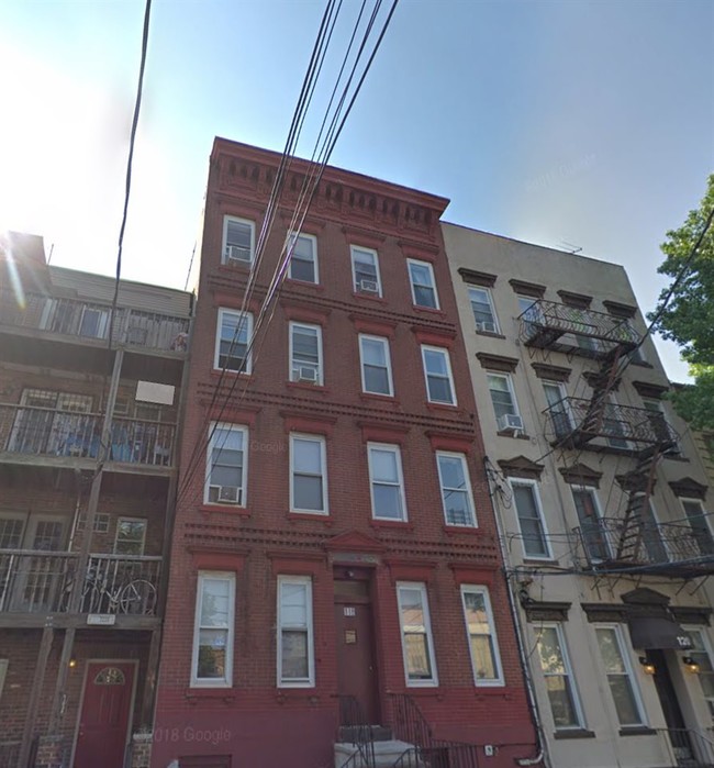 Building Photo - 118 Adams St