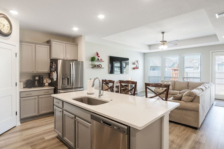 Building Photo - 2011 Cutleaf Dr