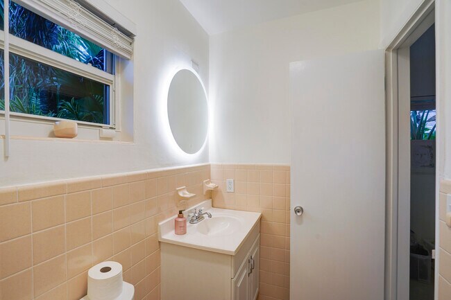 Building Photo - 216 32nd St