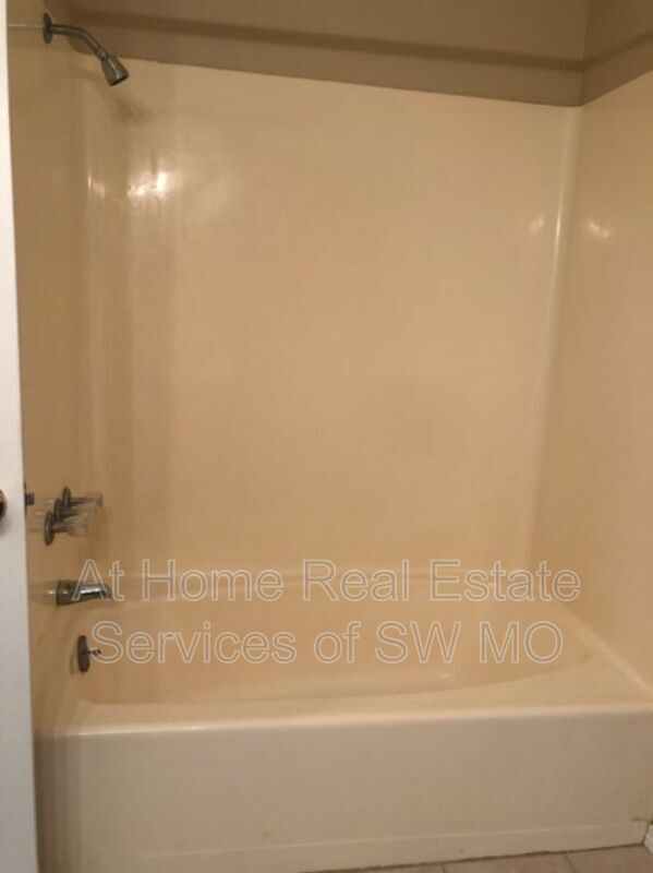 Building Photo - 3231 W Olive St