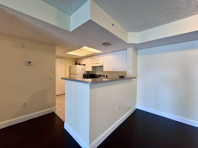 Building Photo - 5061 Wiles Rd