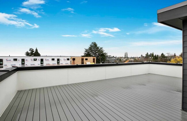 Building Photo - Modern Wallingford/Fremont Home with Rooftop Views & Designer Finishes