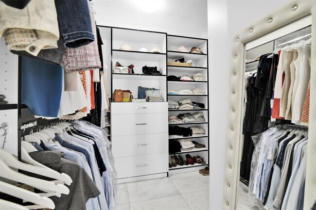 Building Photo - 1035 Boca Cove Ln