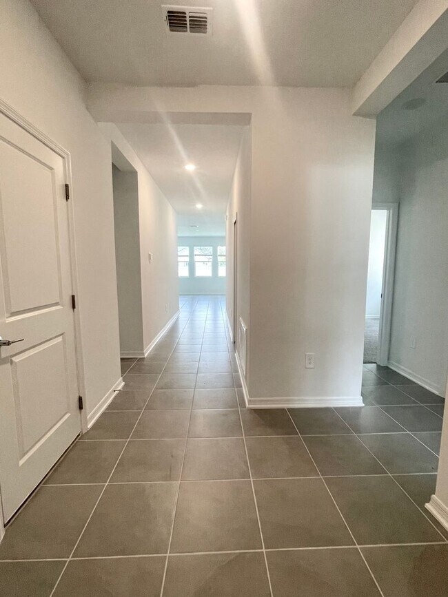 Building Photo - 4 bedroom home $2,195/mo, Storey Creek