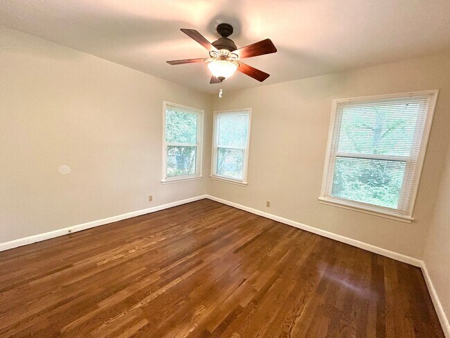 Building Photo - *MOVE IN SPECIAL* Stylishly Renovated Home with Fenced Backyard & Two Living Areas!