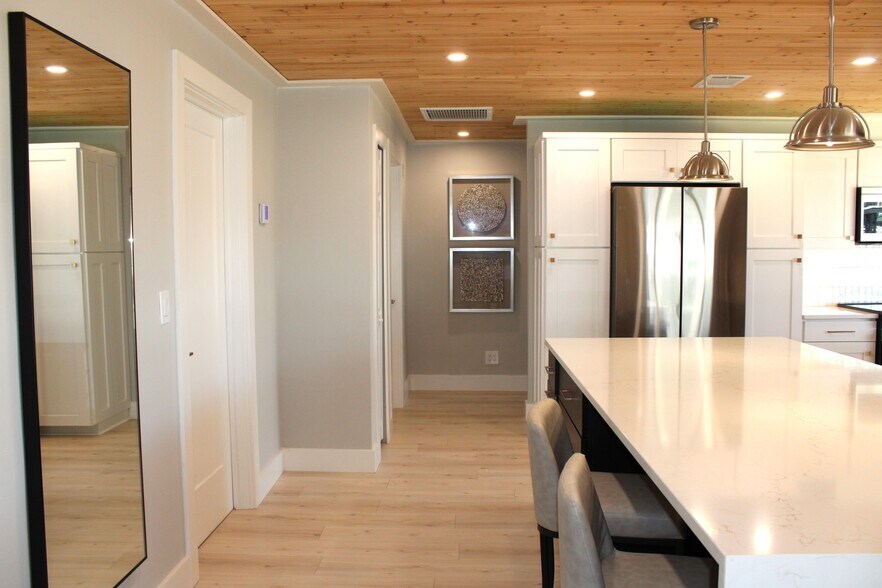 Building Photo - 229 Palm Is NW