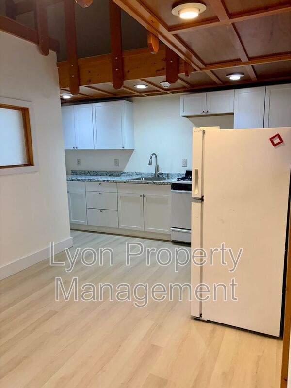 Building Photo - 262 Illinois St