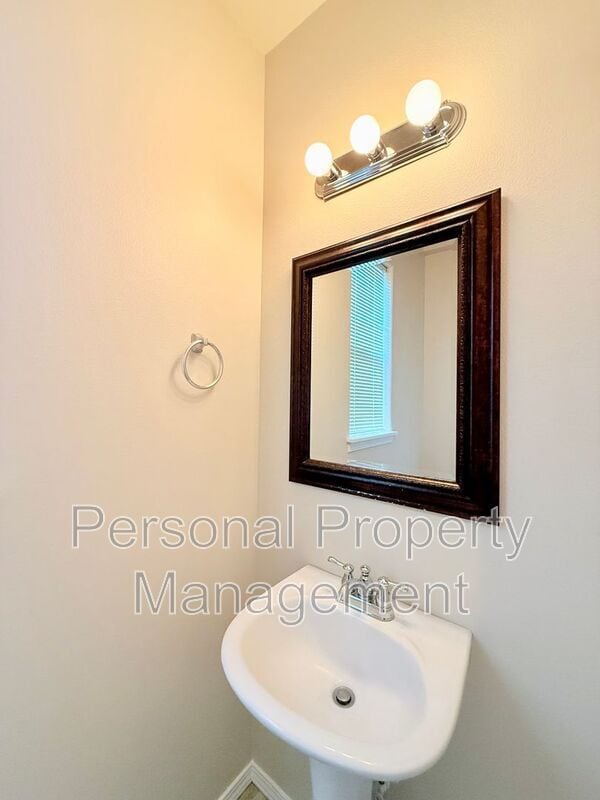 Building Photo - 13024 NE 26th St