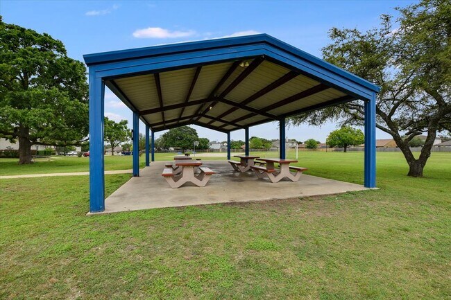 Building Photo - 200 Brentwood Dr