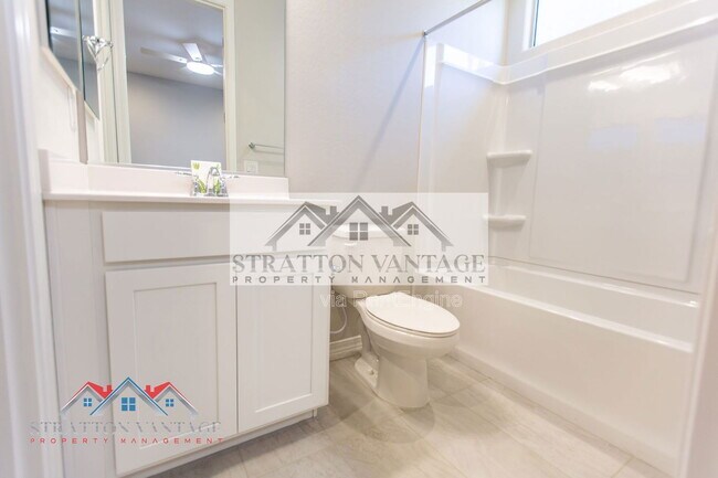 Building Photo - 17625 W Pasadena Ave