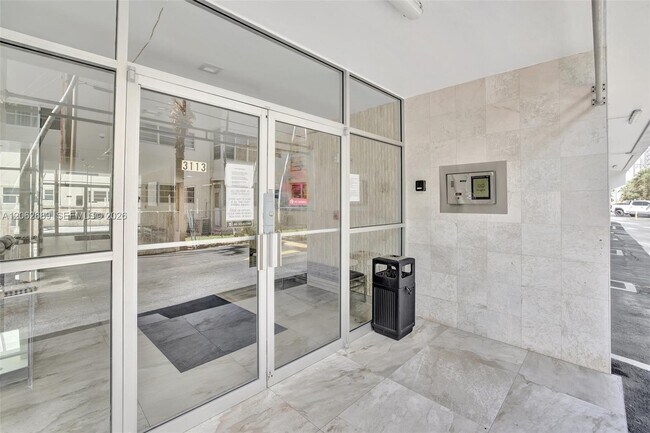 Building Photo - 3113 S Ocean Dr