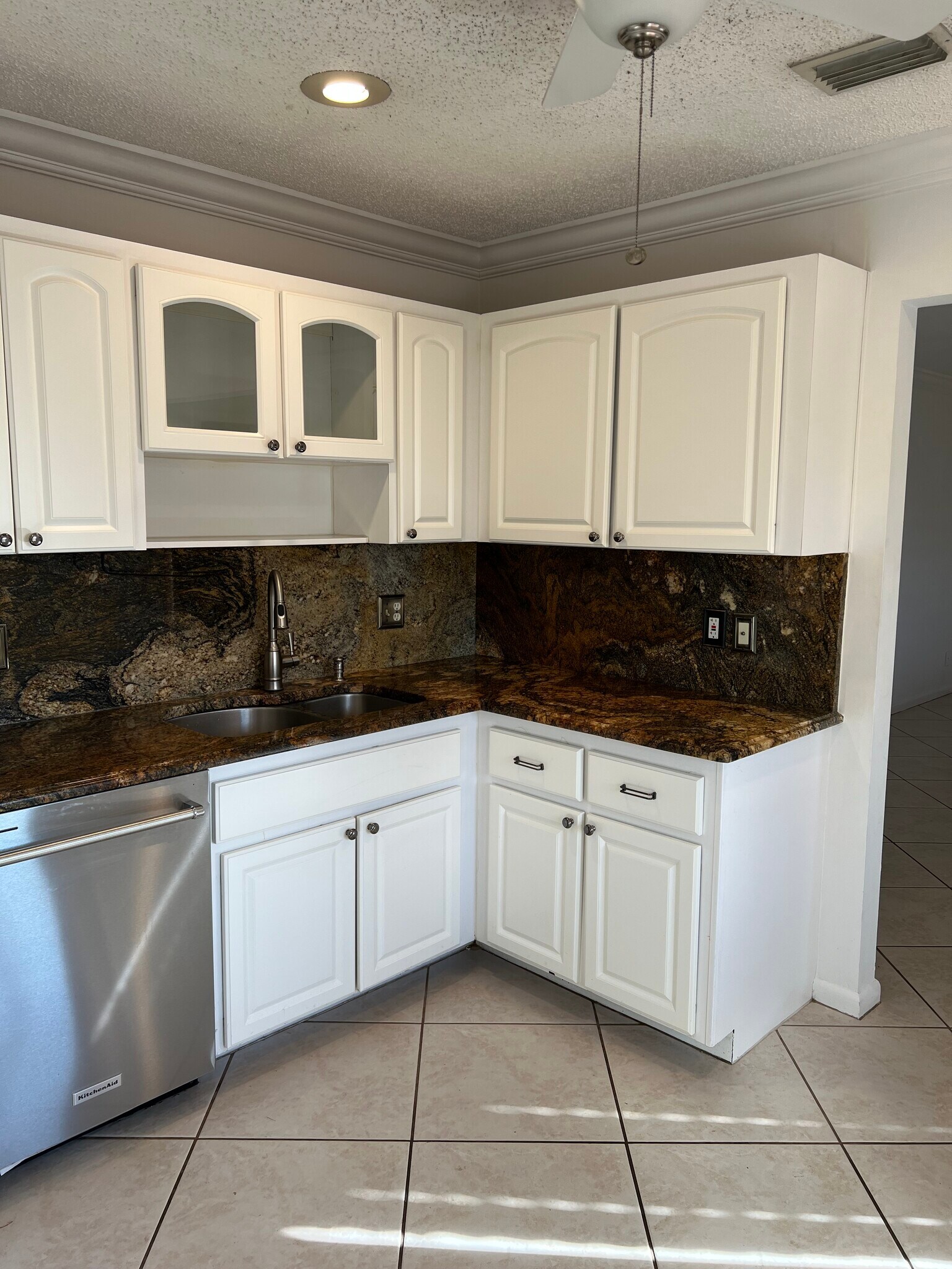 Building Photo - 119 Lakeview Ave