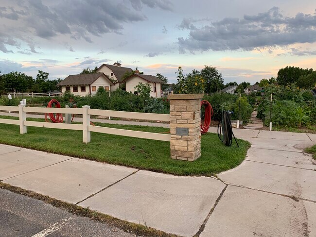 Building Photo - 2803 Kansas Dr
