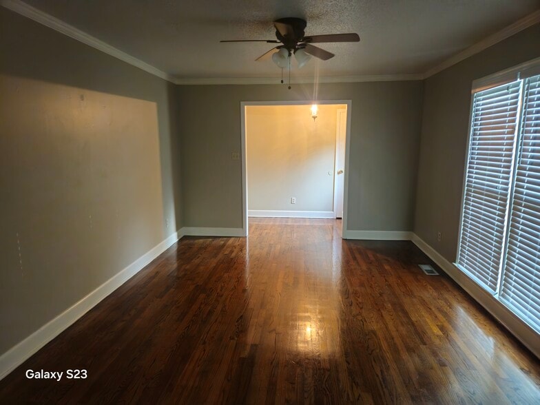 Living Rm - 2104 Beattie Rd