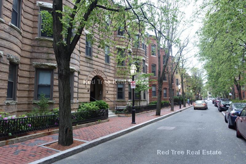 Building Photo - 49 St Germain St