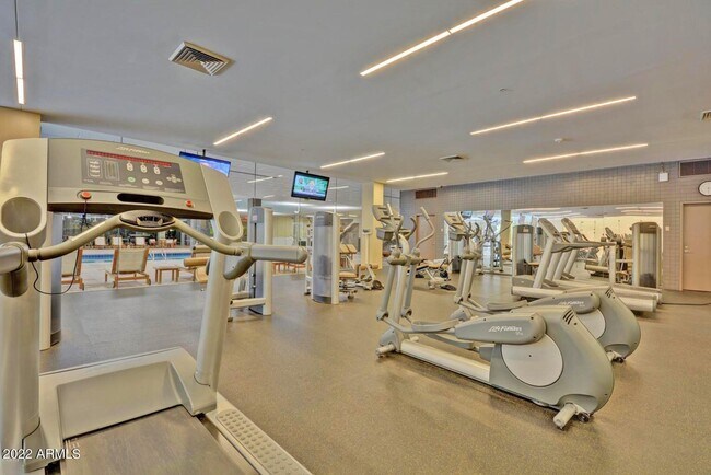 Building Photo - 7117 E Rancho Vista Dr