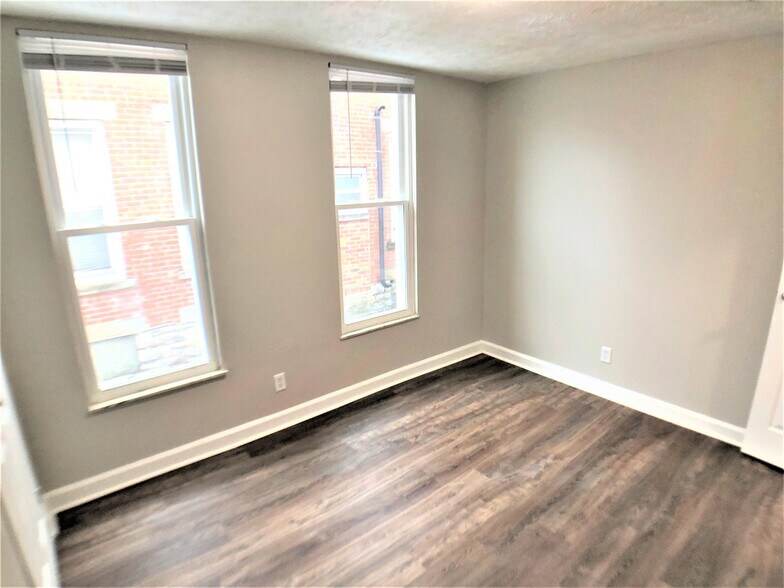 Building Photo - 881 Oak St