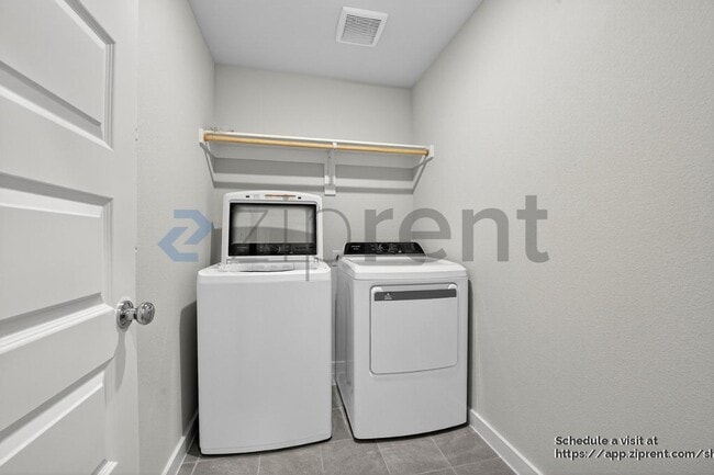 Building Photo - 1010 Rosemary Hl Dr