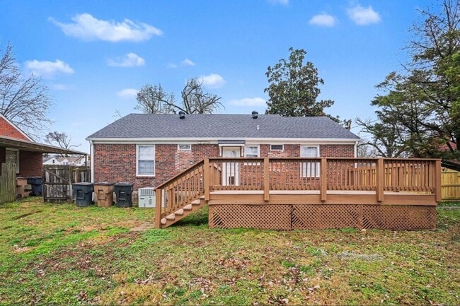 Building Photo - WestMeade Cottage*