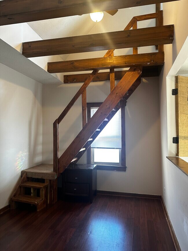 Building Photo - 1823 W 29th Pl