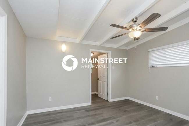 Building Photo - 3 Bedroom Pet-Friendly Home in ST PETERSBU...