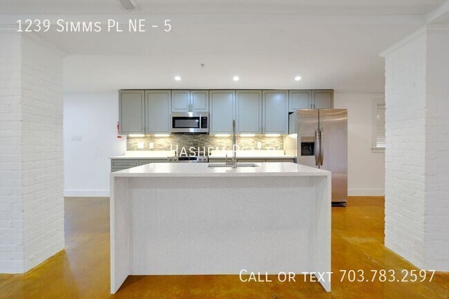 Building Photo - 1239 Simms Pl NE