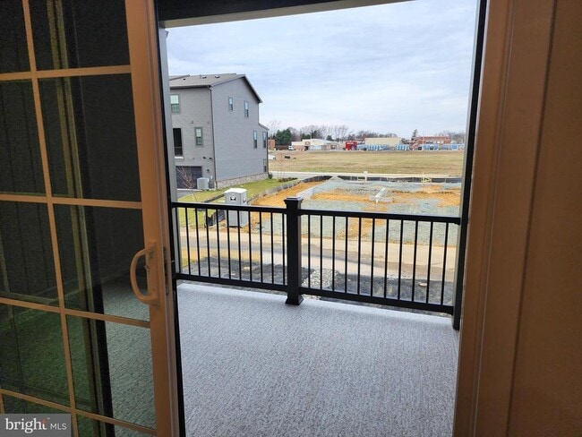 Building Photo - 321 E Cochran St