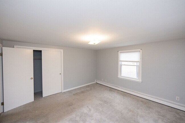 Building Photo - 48 Ray St