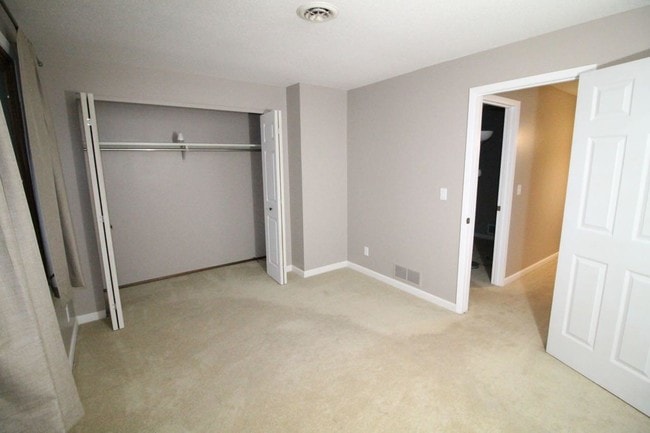 Building Photo - 3 bedroom in Bettendorf IA 52722