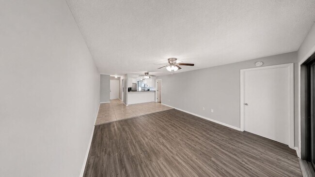 Building Photo - 2 Bedroom Home with Community Pool for Rent in Sebring, FL