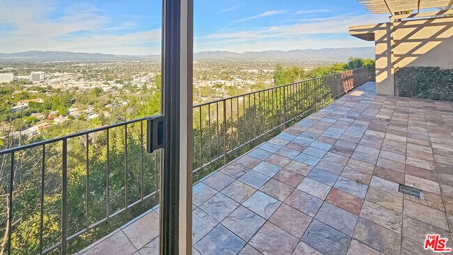 Building Photo - 3873 Beverly Ridge Dr