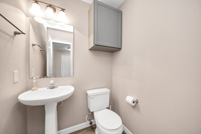 Building Photo - 3919 Vauxhall Dr S