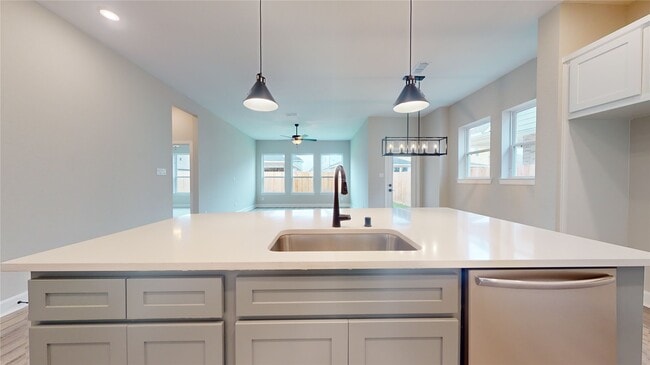 Building Photo - 122 Hazelnut Dr