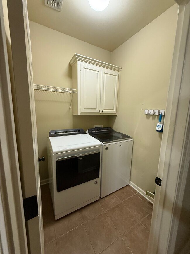 Building Photo - 3BD 2BA House on Nicholson Lakes Subdivision