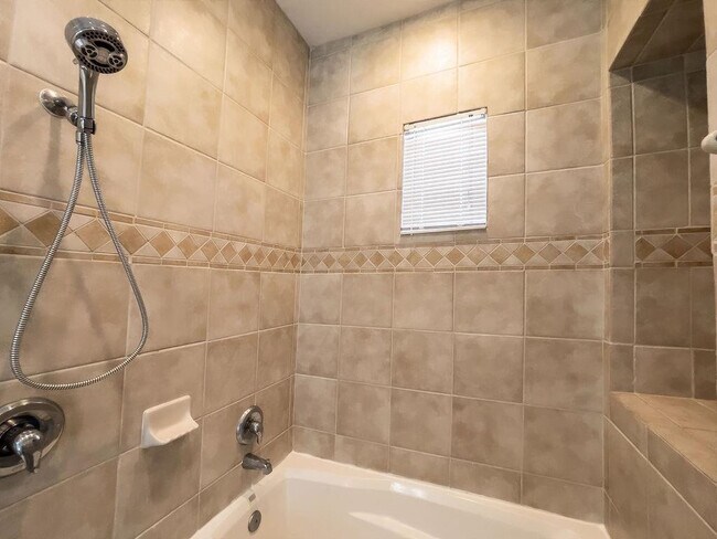 Building Photo - 2343 Vintage Dr