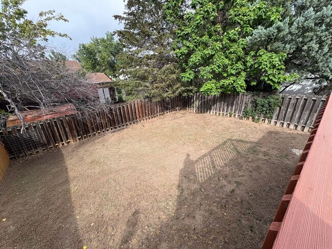 Building Photo - Updated **2 Bedroom | 1.5 Bath | 1-Car Garage Townhome**