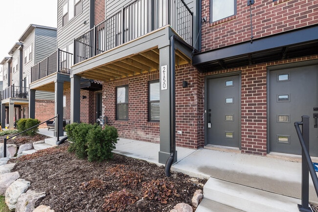 Building Photo - 2150 Park Dr