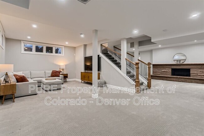 Building Photo - 787 Crescent Ln