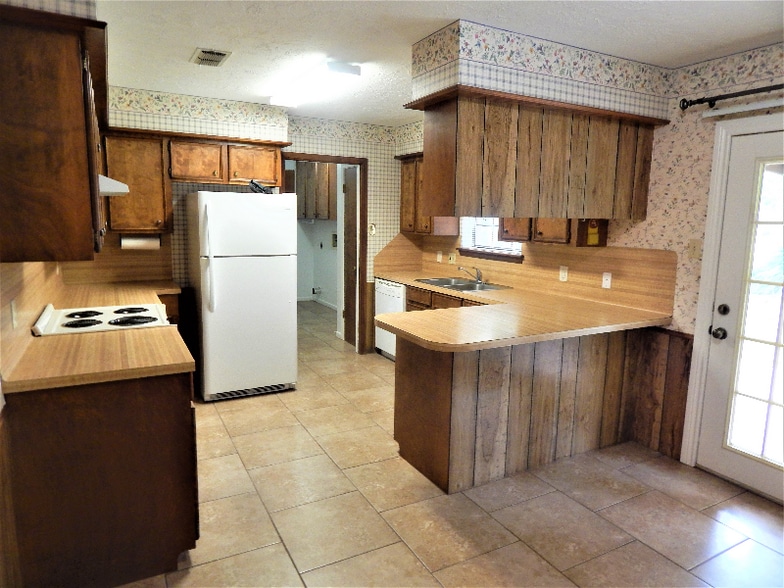 Building Photo - 4028 Western Oak St