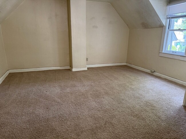 Building Photo - 721 W Olin Ave