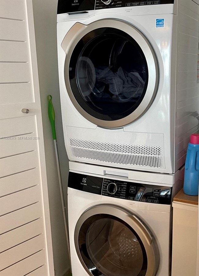 Building Photo - 3470 E Coast Ave