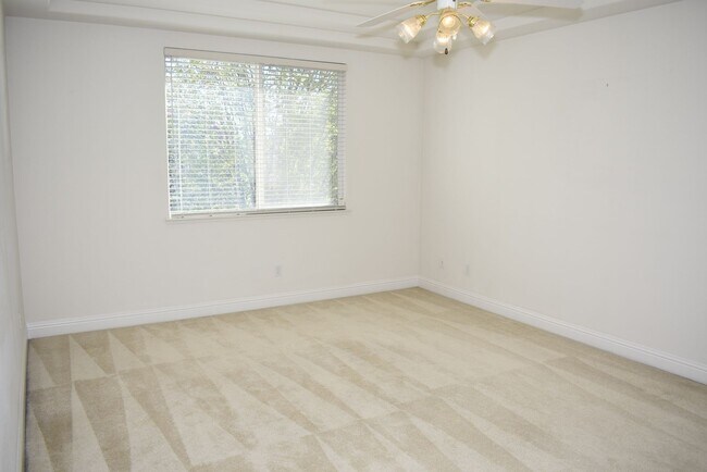 Building Photo - 630 Rogers Cir