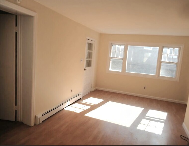Building Photo - 6 Intervale Ave