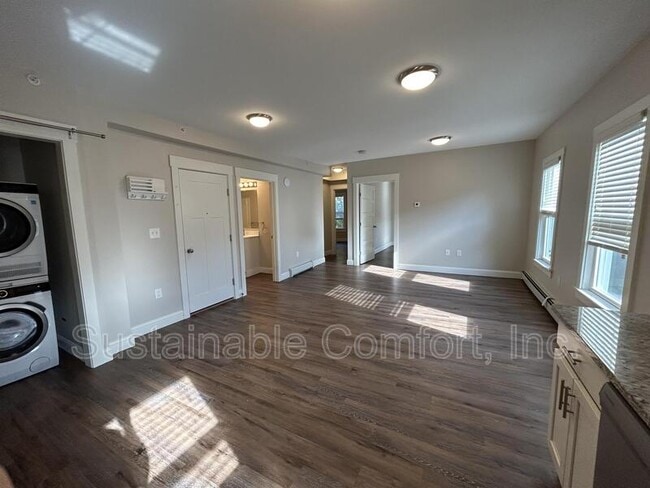 Building Photo - 77 Merrifield St