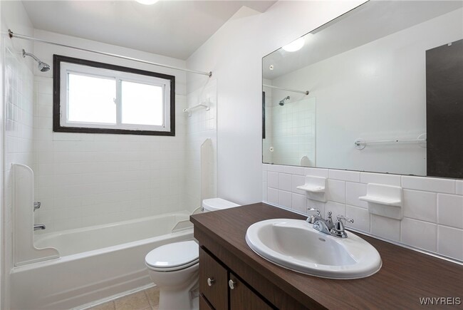 Building Photo - 407 Kaymar Dr
