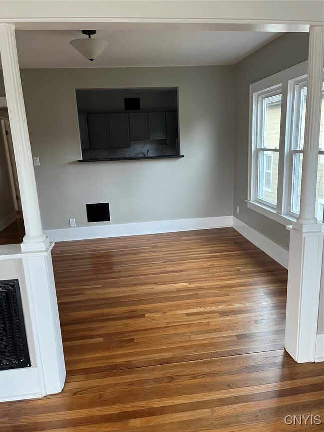 Building Photo - 2018 James St