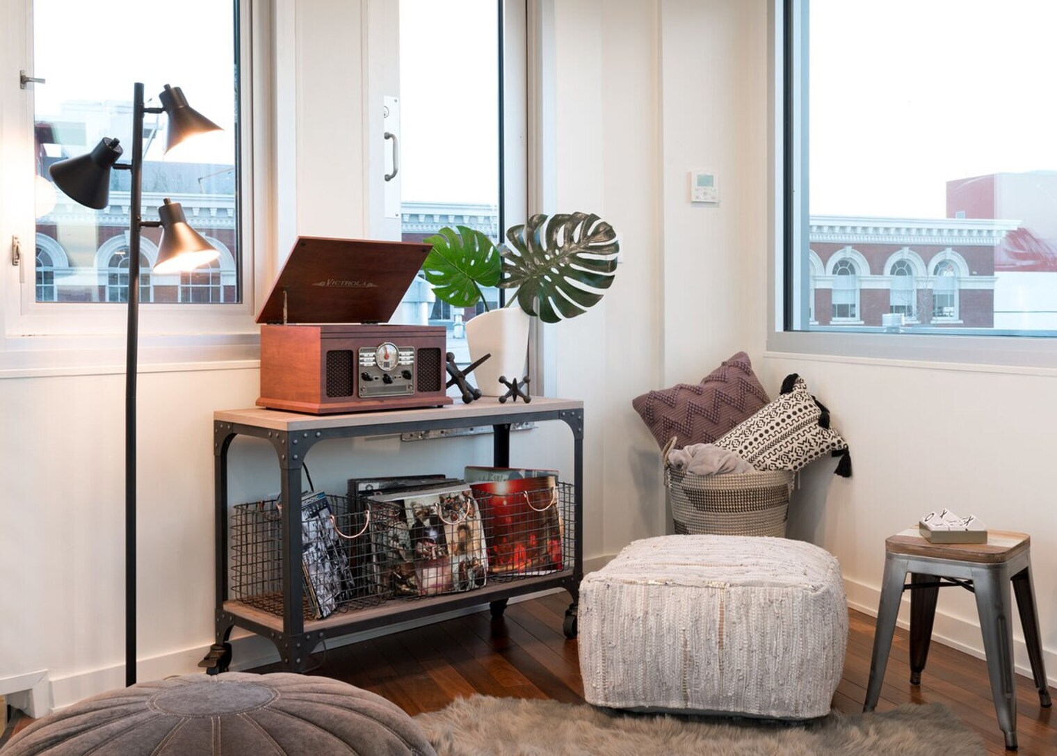 Building Photo - 527 St Joseph St